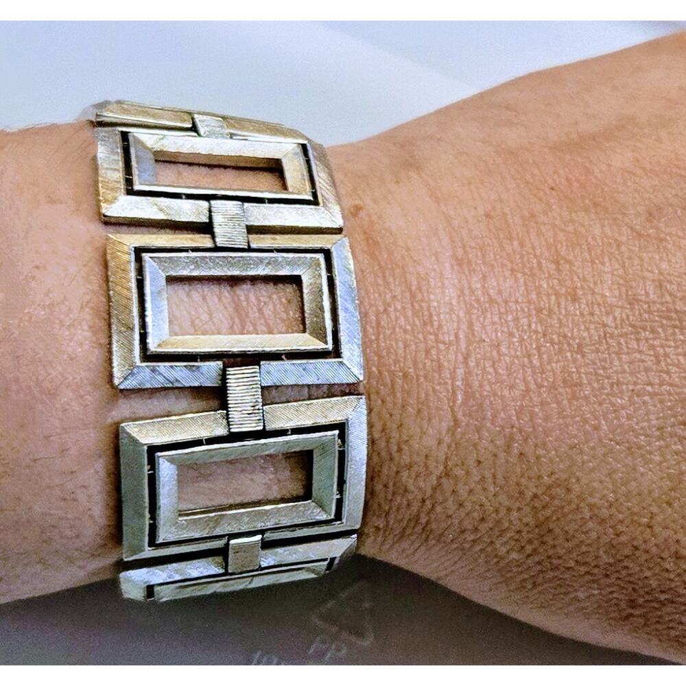 Vintage Crown Trifari Bracelet Brushed Silver Tone Square Link Safety Chain 7” - Picture 2 of 8
